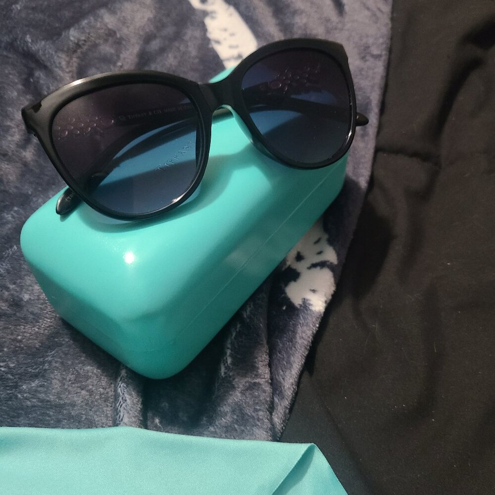 Tiffany & Company TF4131 Crystal Adorned Cat Eye Sunglasses Made in Italy NAM#1